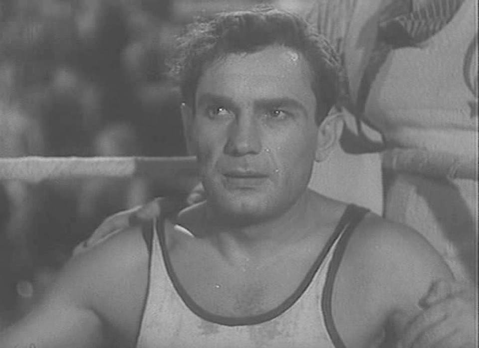    Иван Переверзев в фильме "Первая перчатка".
