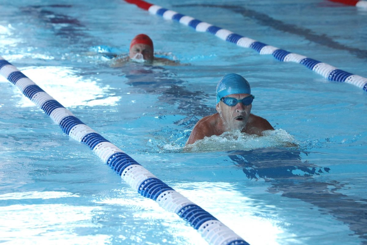    Заразиться грибком ногтей можно в бассейне или сауне, надевая чужую обувь без дополнительной защиты