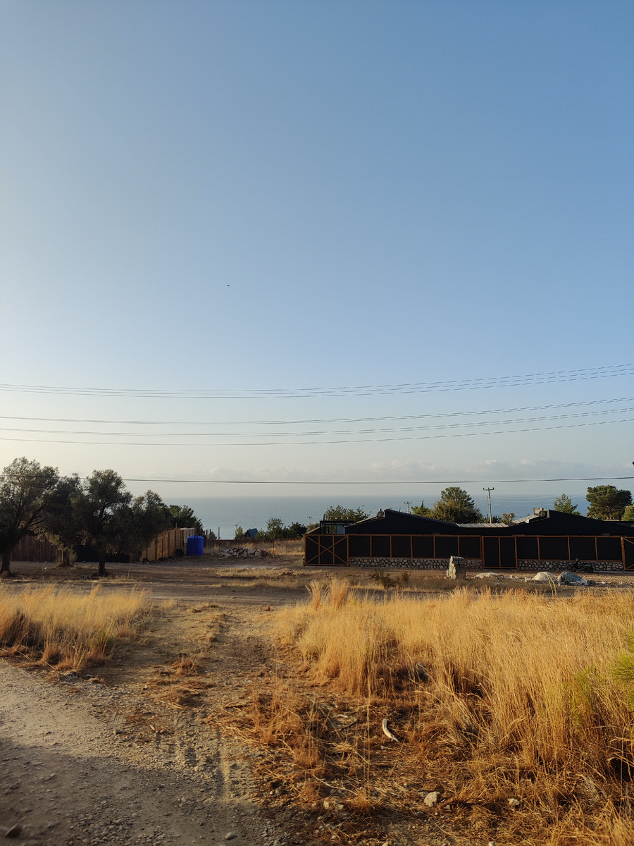 Деревушка с видом на море.