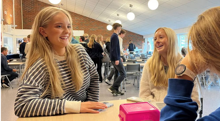 - Я рада, что здесь не так! -  sier Oda Snaunes. Foto: STIAN WÅSJØ SIMONSEN / NRK