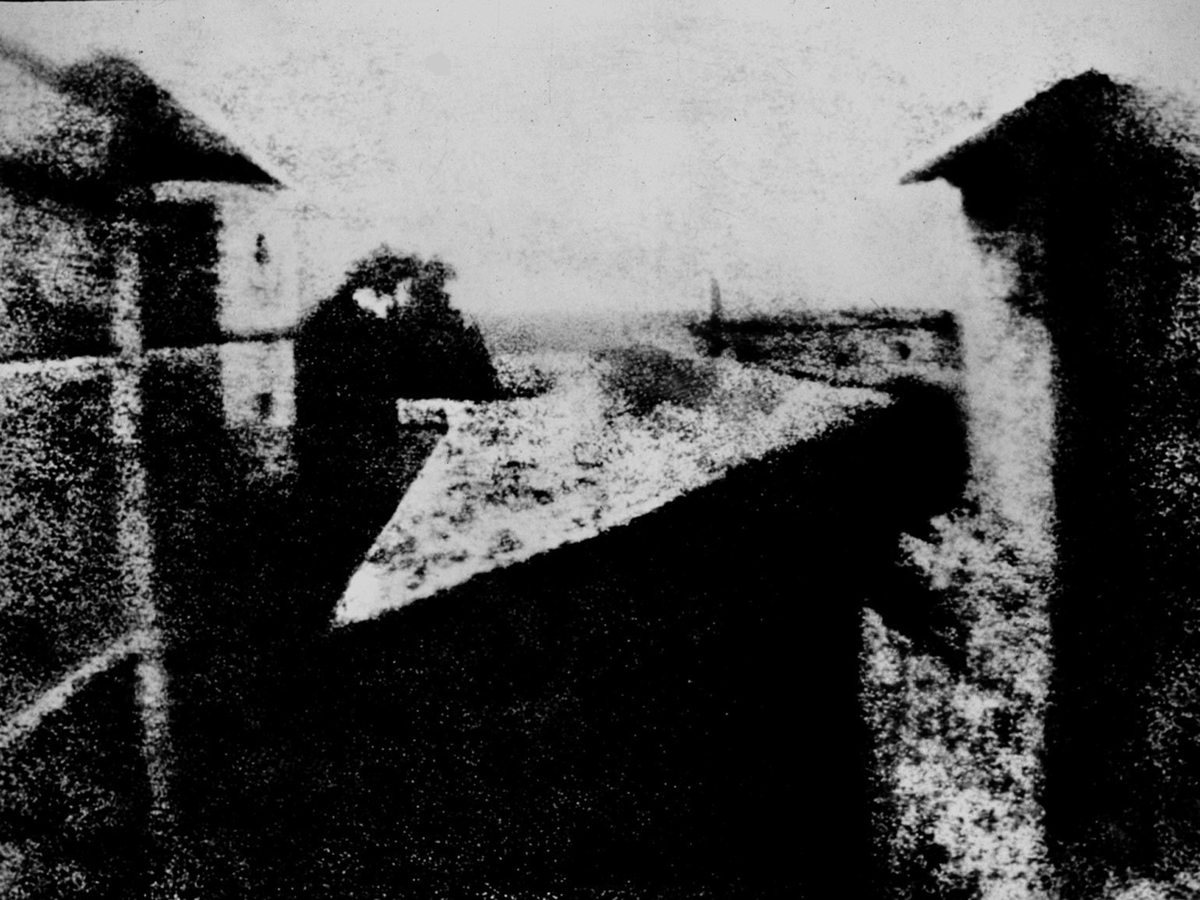 Нисефор Ньепс, «Вид из окна в Ле Гра». 1826 год