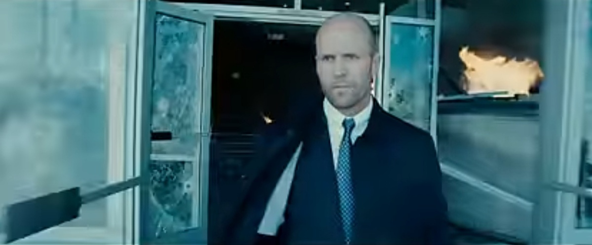 1.  Ну и какой смысл разносить все и калечить столько персонала в больнице в которой лежит твой брат, это что поможет ему быстрее поправиться.