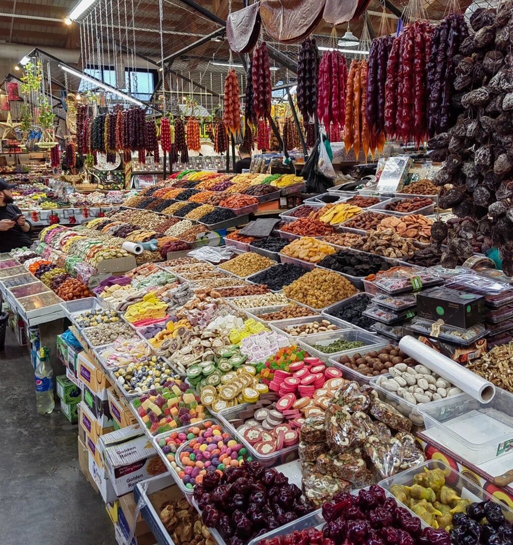 Сухофрукты и чурчхела также станут отличным подарком для сладкоежек. Фото: Гульгена Зиятдинова / Яндекс Карты