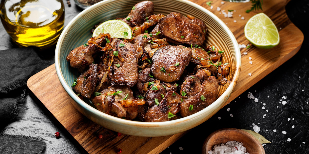 Жареная куриная печень с луком и морковью