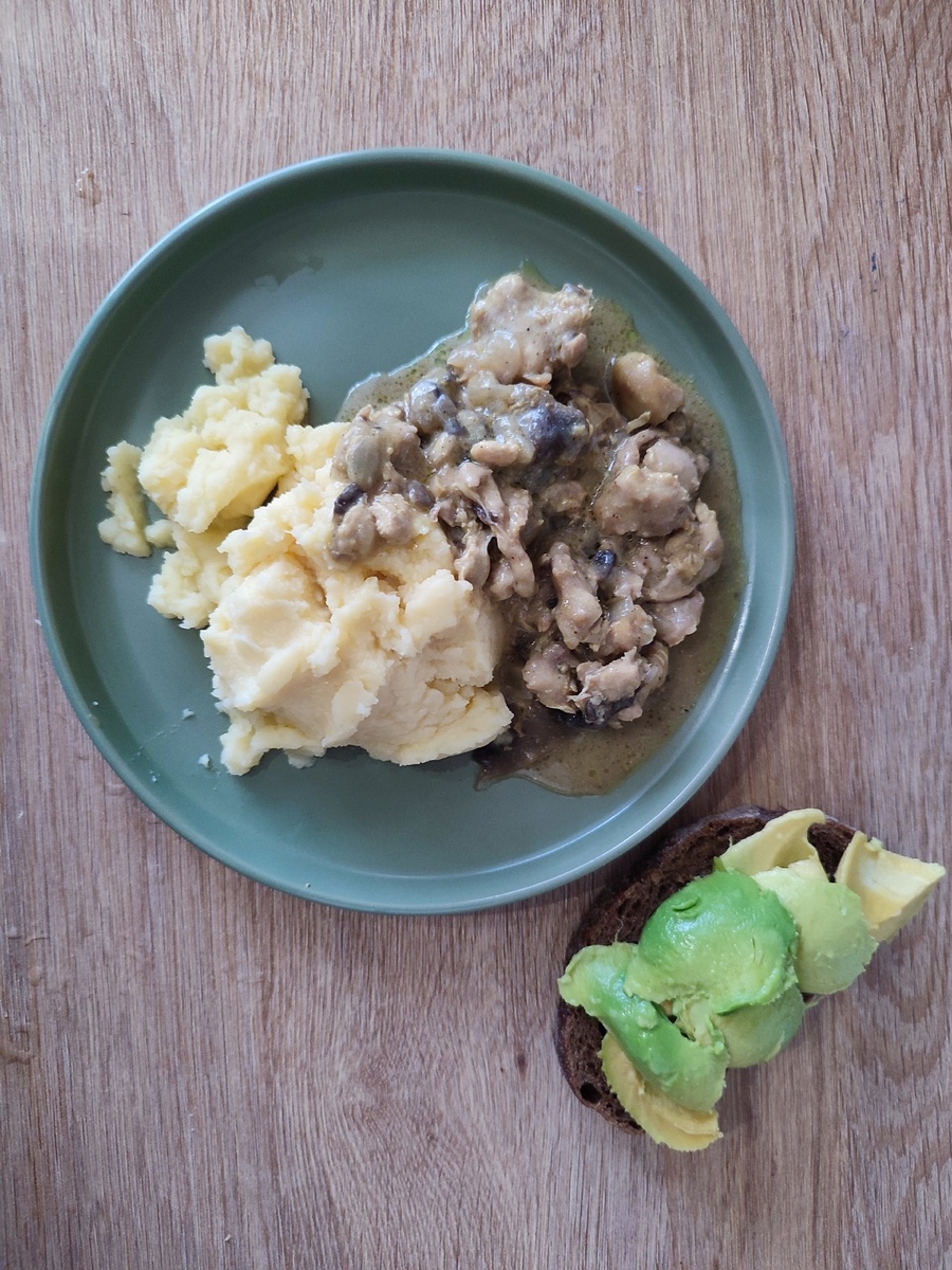 Пюрешечка и куринное карри с шампиньонами