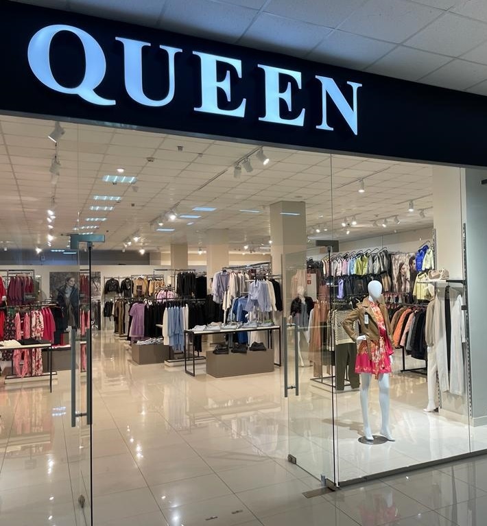 Магазин женской одежды среднего возрастного и среднего, среднего минус ценового сегмента QUEEN