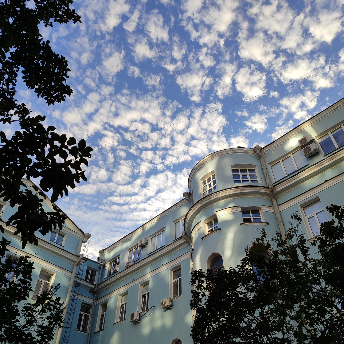 Фото с арт ярмарки в Доме Архитектора