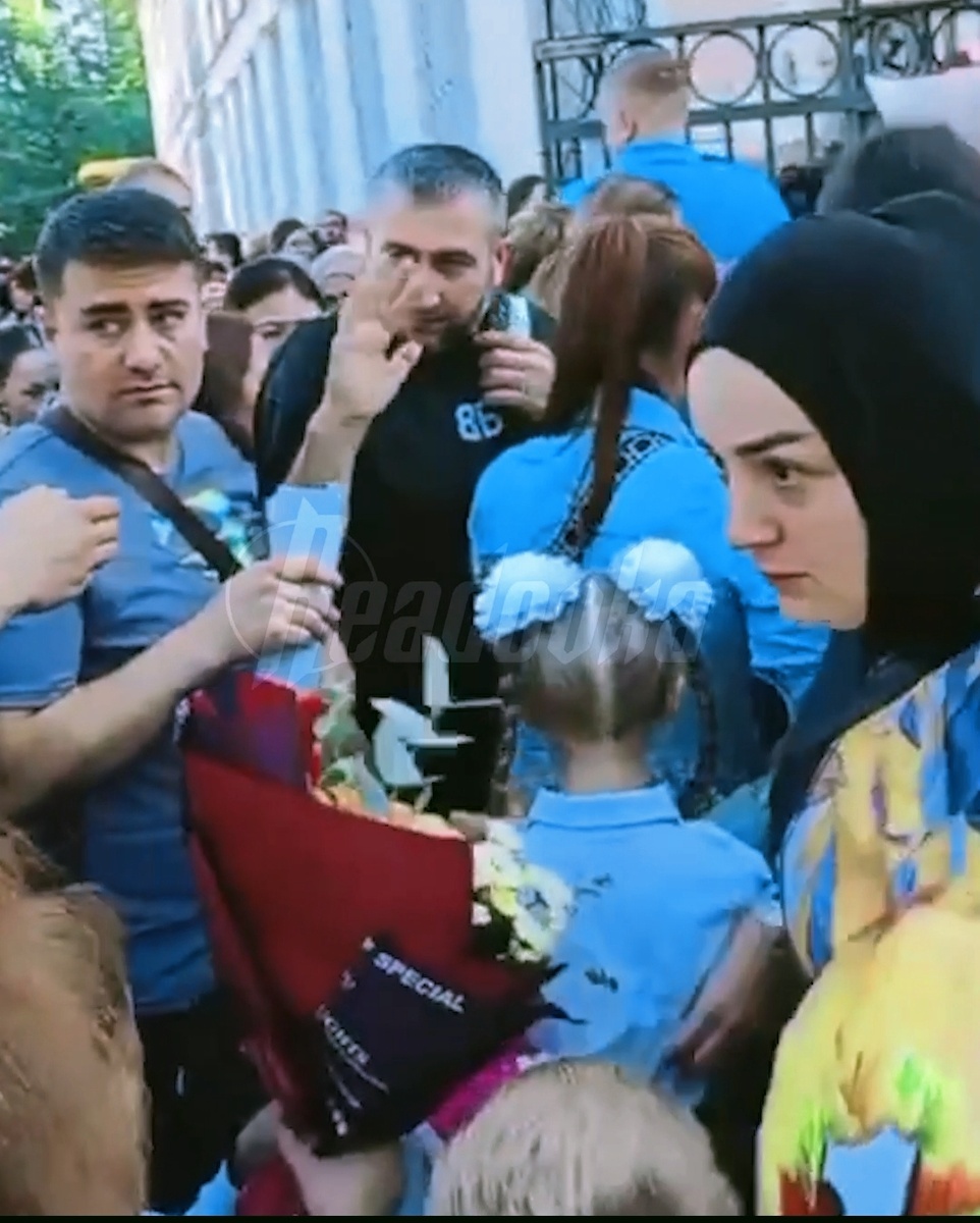 Скриншот из видео возле школы.