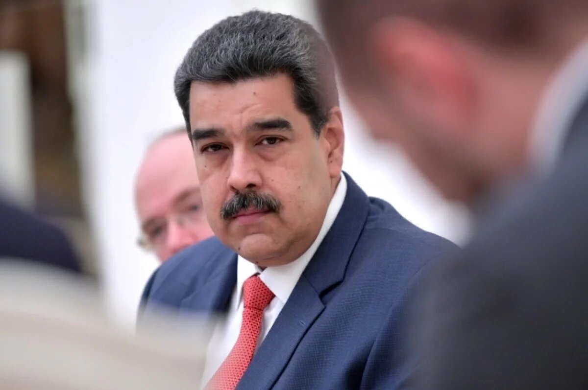    Дотком предложил Мадуро купить российский самолет Ил вместо конфискованного