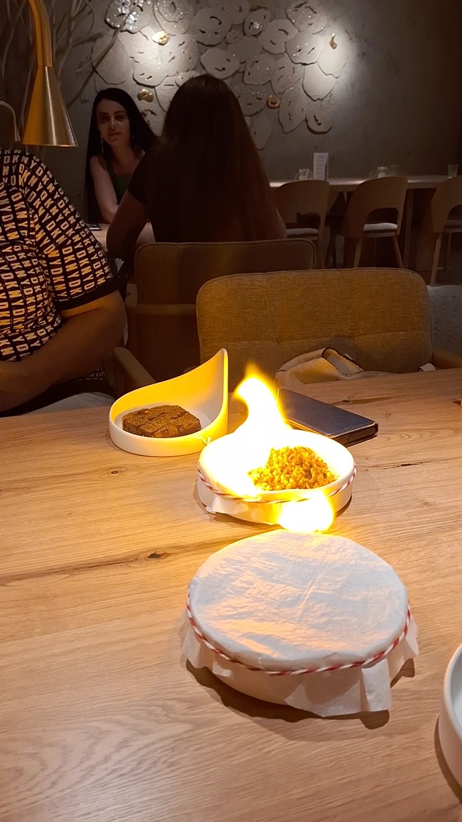 Вот так сгорает  специальная бумага. Без пепла и запаха