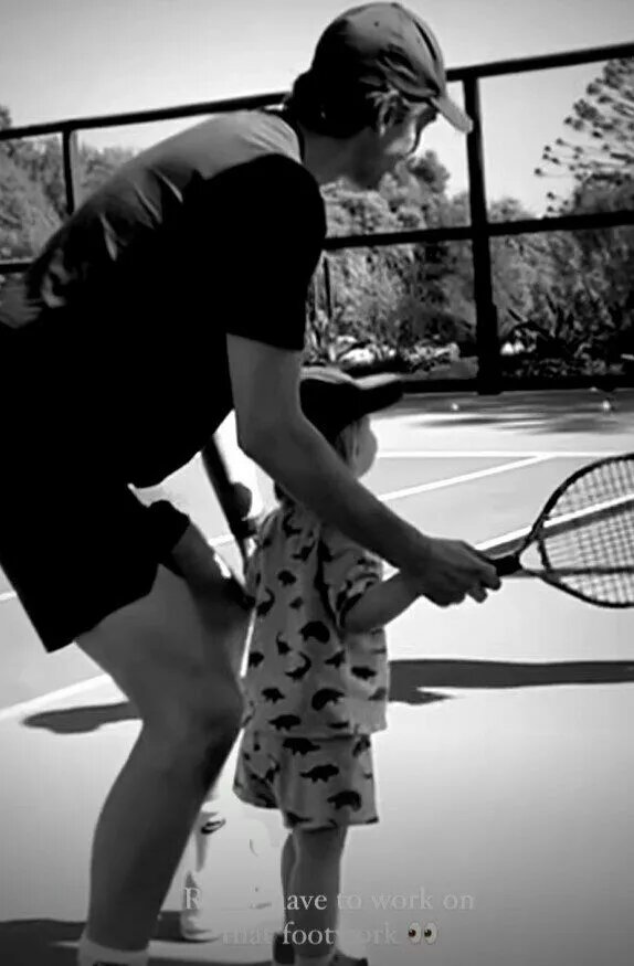    Муж и сын Шараповой