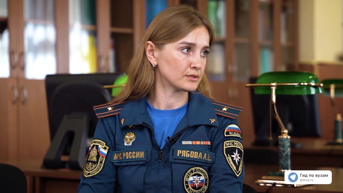 Рябова Ангелина Евгеньевна – майор внутренней службы МЧС России, начальник группы экспериментальных исследований отдела обеспечения учебного процесса. СМИ «Гид по вузам».