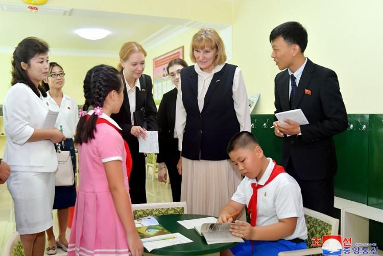 Зам.министра образования Приморья Эльвира Шамонова с визитом в КНДР Фото: ЦТАК