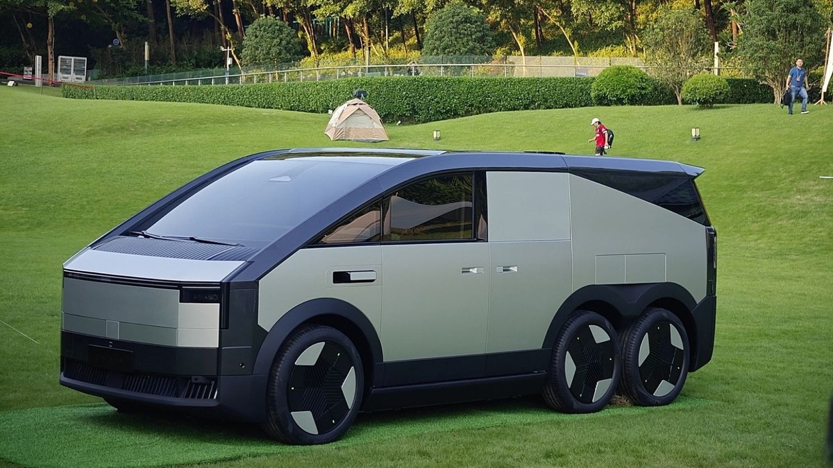    Xpeng Land Aircraft Carrier