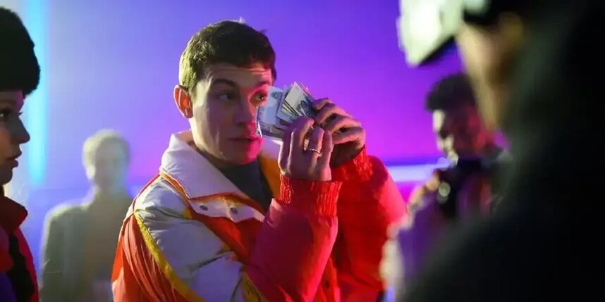    Никита Кологривый в роли музыкального продюсера.Wink