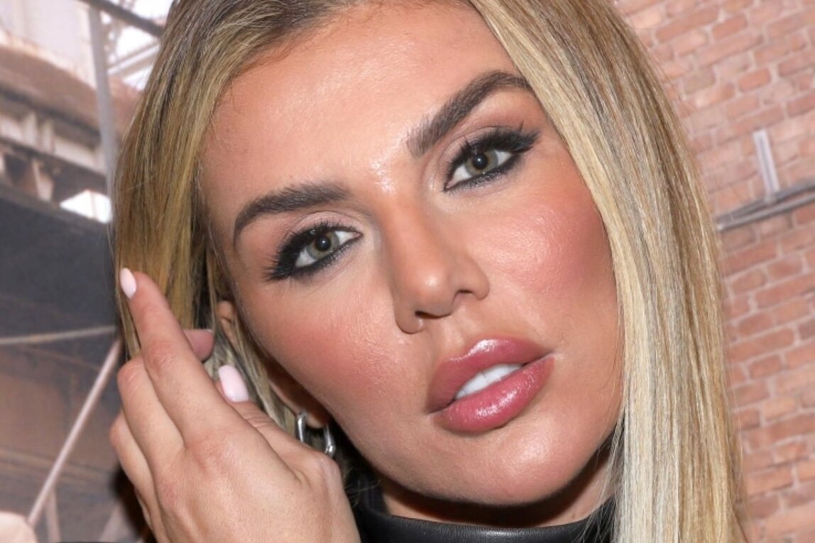     «У меня огромная травма, шрам на сердце»: Анна Седокову заявила, что ее обокрала ассистентка