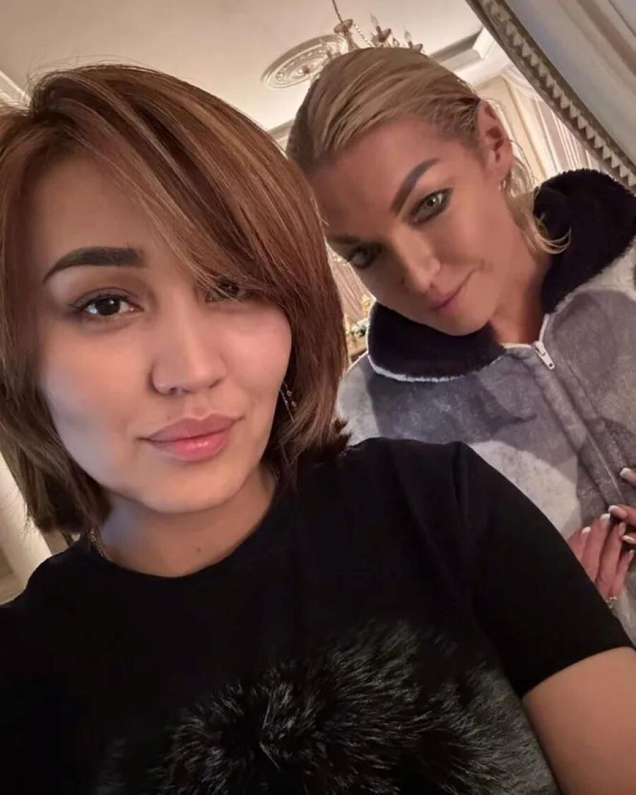    Анастасия Волочкова с помощницей ЛолойСоцсети Анастасии Волочковой