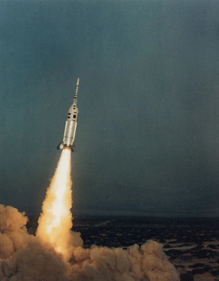 Старт ракеты Little Joe II состоявшийся 13 мая 1964 года. Испытательный полет A-001. (Фото НАСА)