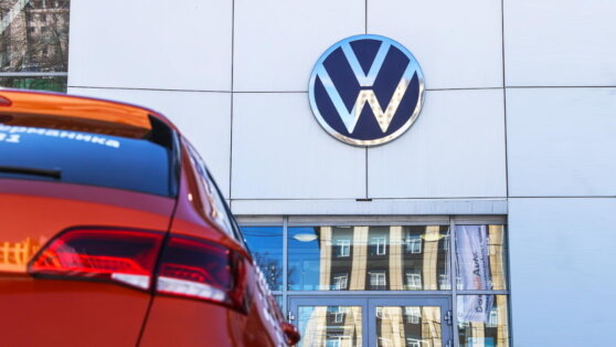    Экс-главу Volkswagen судят по делу о "дизельном скандале" Роман Захаров