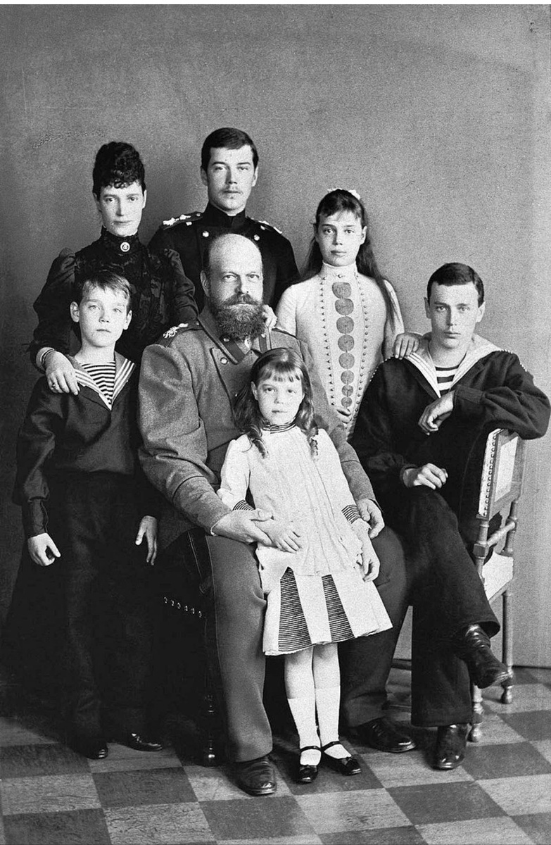 Ольга со своими родителями, братьями и сестрой