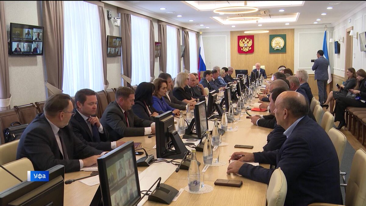    Сегодня у депутатов Госсобрания-Курултая Башкирии началась осенняя сессия