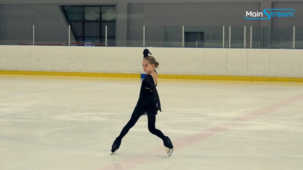    Арина Парсегова на старте произвольной программы на первенстве Москвы. Фото: стоп-кадр прямой трансляции ФФКМ