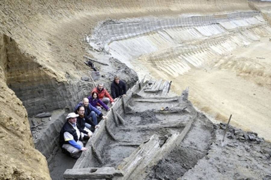    Археологи заявили, что три корабля когда-то участвовали в боях: на двух меньших баркасах находились славянские нападавшие, а на борту большого военного корабля — римляне /Uryadovir Courier