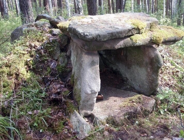 Эксперимент 1987 года с дольменами. Уральский шаман считает, что энергия сооружения даёт ему силы