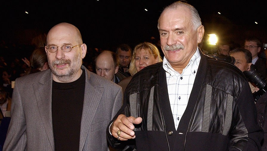 Борис Акунин и "бесогон". Фото взято из открытого доступа в Интернете 
