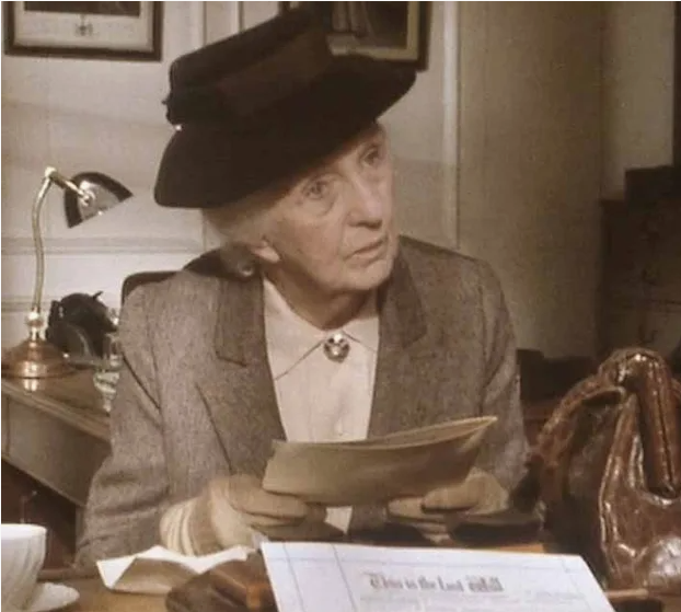 Джоан Хиксон в роли Мисс Марпл. 