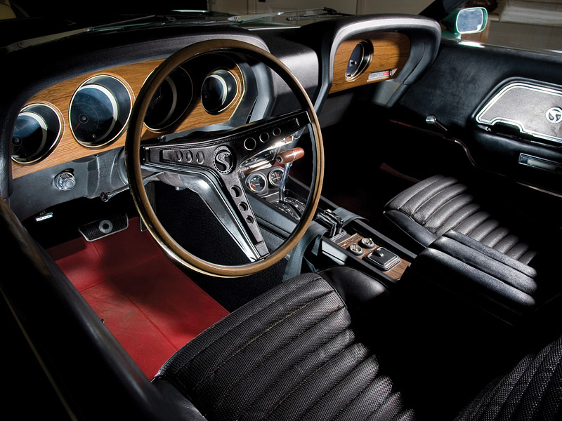 Интерьер Ford Mustang GT500