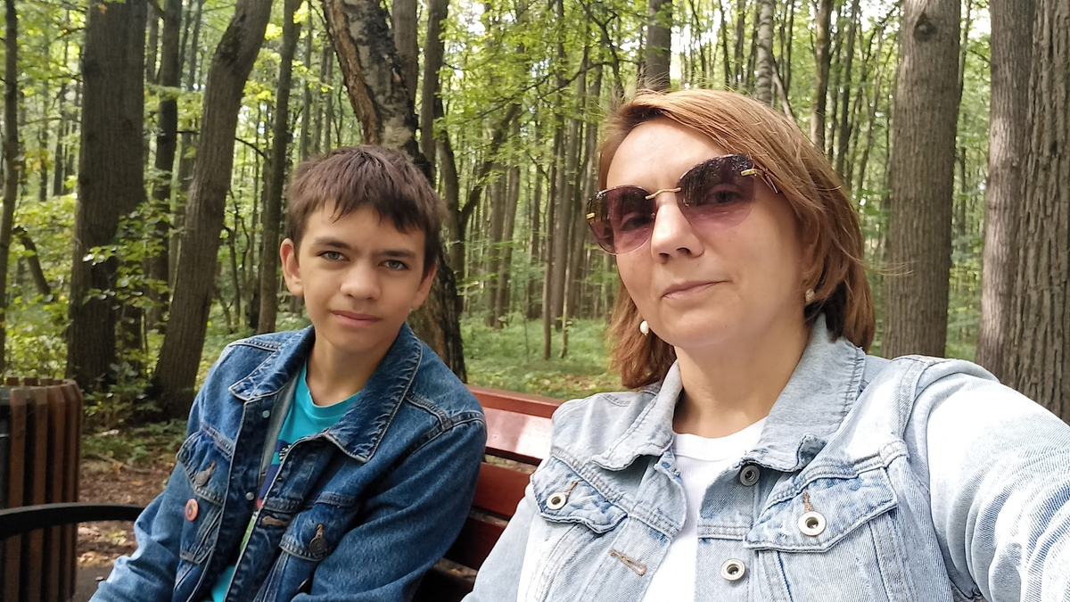 Это мы с Сережей летом гуляли в Битцевском лесу и немножко заблудились:)