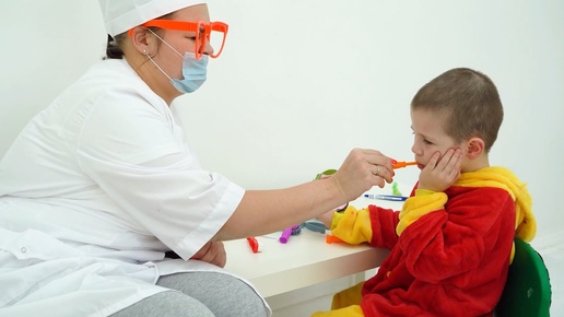 We treat a child’s rotten tooth and learn to brush his teeth