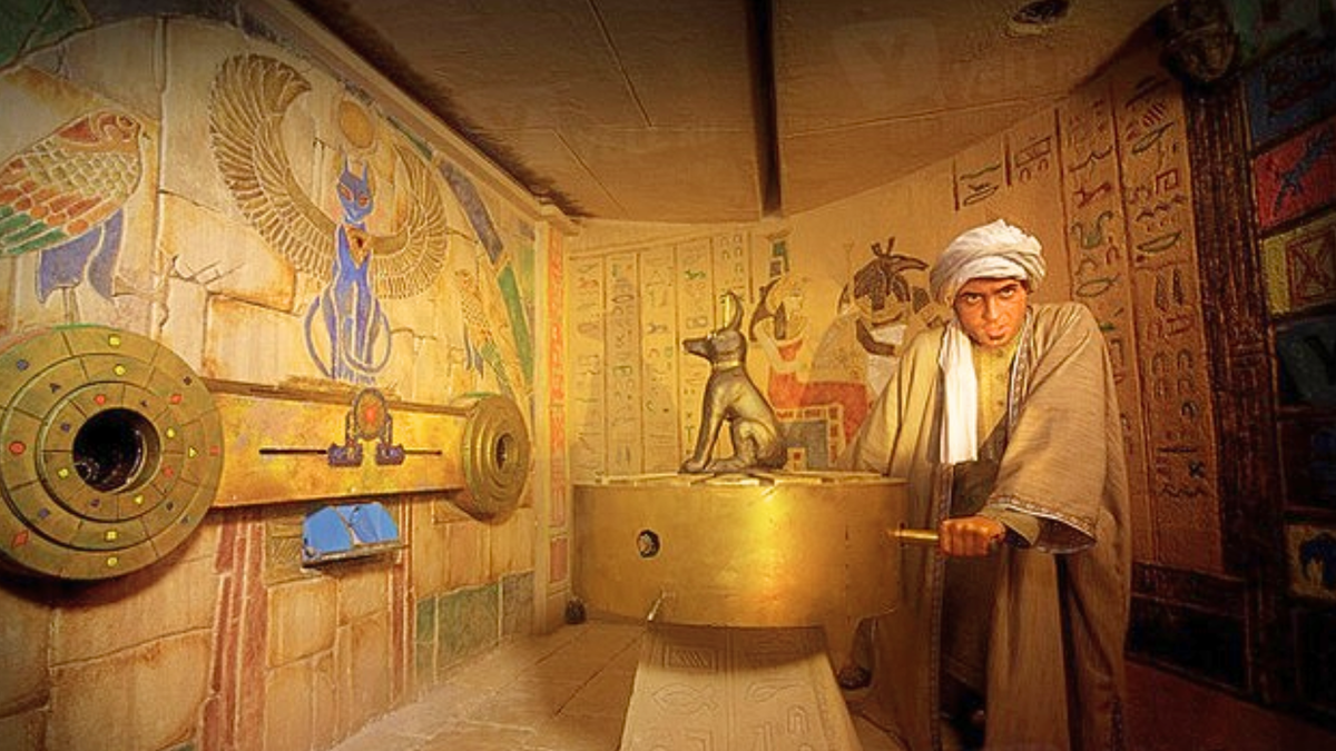 Надо быть авантюристом, чтобы преодолевать ловушки гробниц. Источник изображения: yell.ru