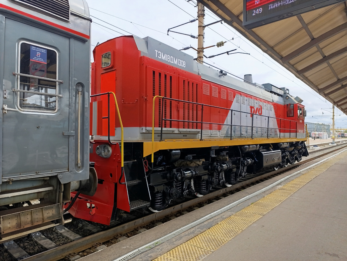 Маневры с пассажирским поездом