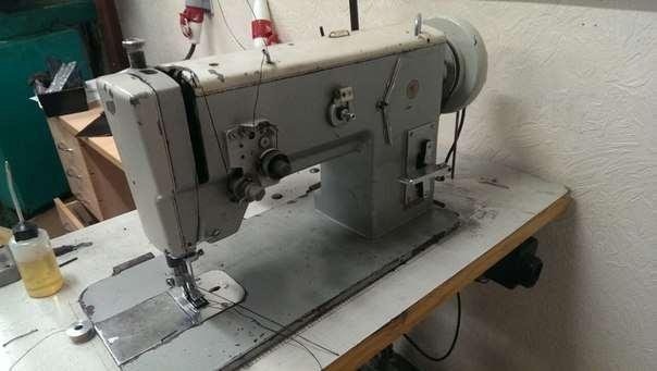 Примерно такие швейные машинки были в моей школе