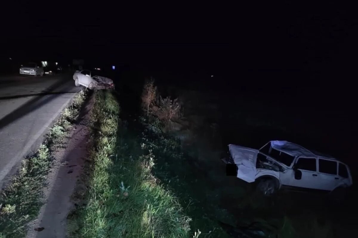    В ЕАО водитель без прав опрокинул другое авто в кювет, пострадали трое