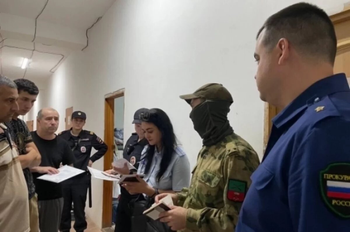    Ограничить число мигрантов для работы в России предложили в Новосибирске