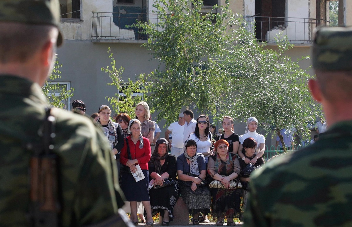    В доме проживали семьи военнослужащих 136-й мотострелковой бригады Вооружённых сил России / РИА Новости / Сергей Расулов