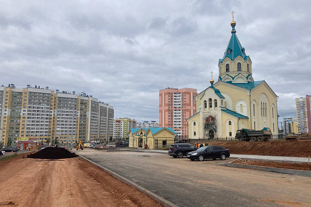    В Кирове на новой улице Чистопрудненской обустраивают тротуары