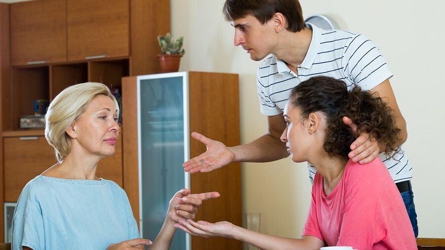 Сын отца с мамой рассказы. История про маму. Анекдот про вовочку и маму. Анекдоты про мальчишек. Сниться что родиться дочь.