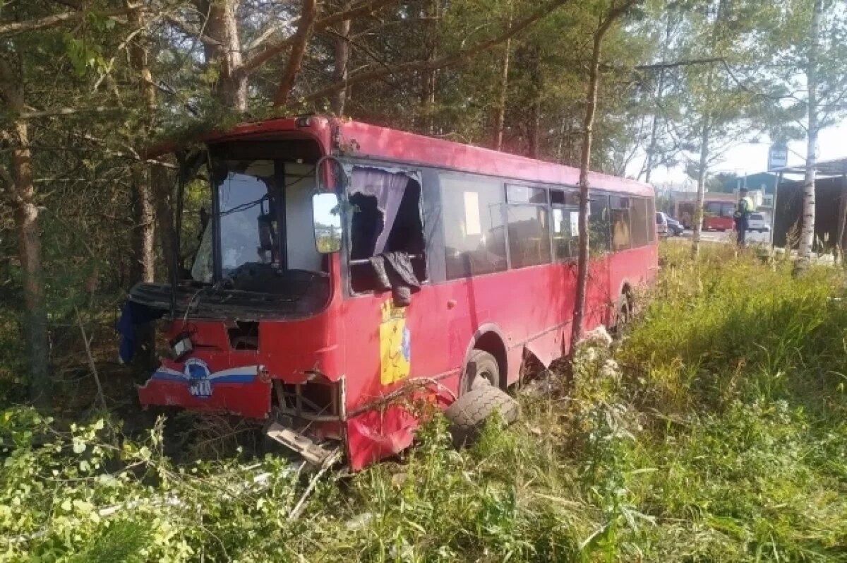    Водитель автобуса, протаранивший автомобили, потерял сознание за рулём