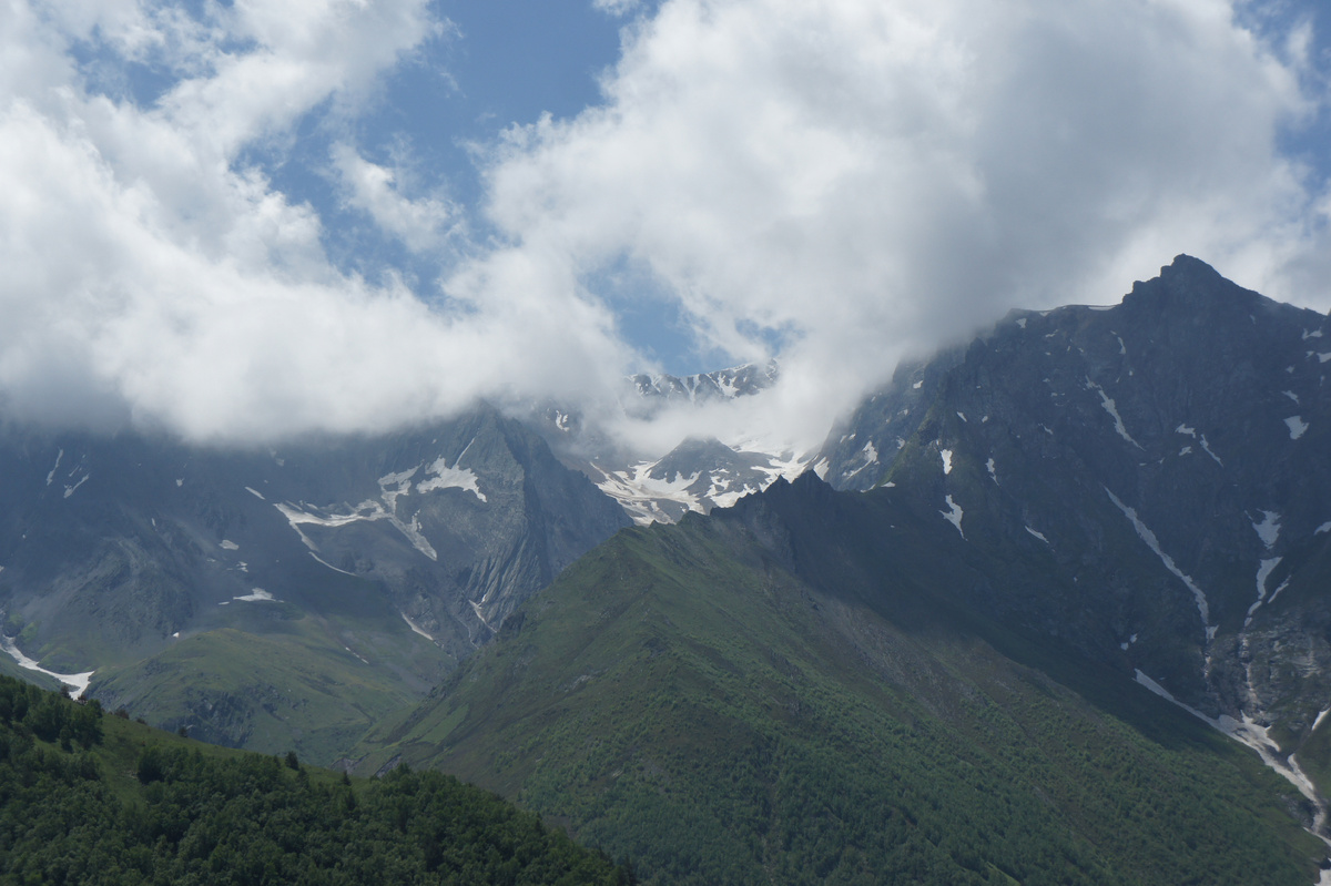 Стихи про кавказские горы. Стихотворение пушкина кавказ подо мною. Кабардино-балкария эверест. Интересные факты о горе эверест 4 класс. Горные вершины северного кавказа.