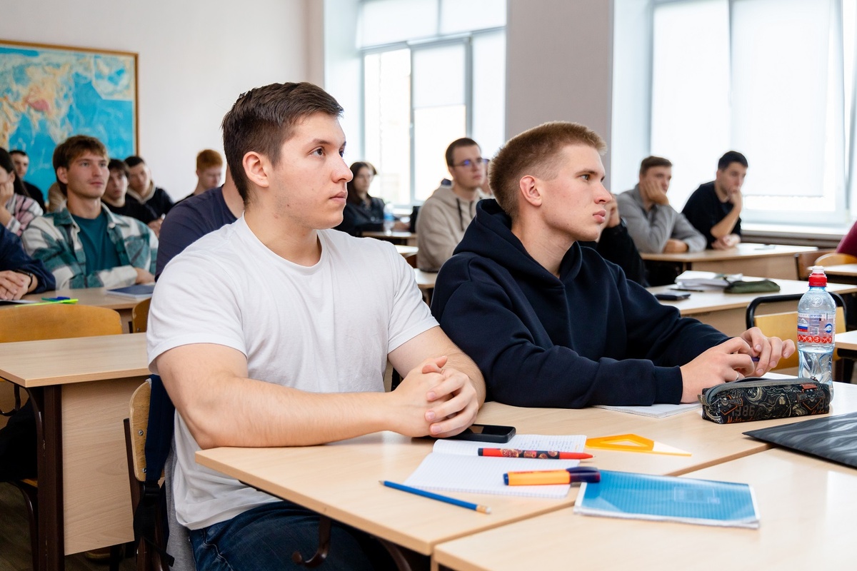 Студенты на встрече с представителем Технополиса