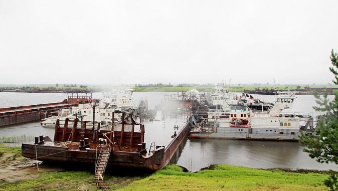 Предприятиие одновременно строит и ремонтирует суда