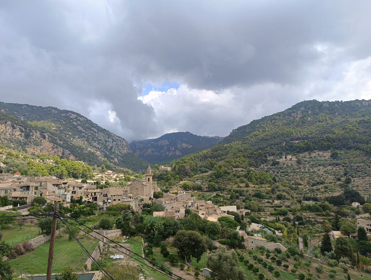 Валлдемосса - вид со смотровой площадки