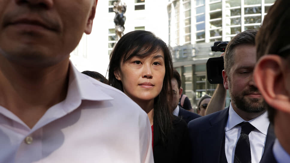 Демотиваторы про работу прикольные. Агент 007 на работе мем. Грустные шутки. Ваши сильные стороны настойчивость мы вам перезвоним я здесь подожду. Как я ощущаю когда меня называют.