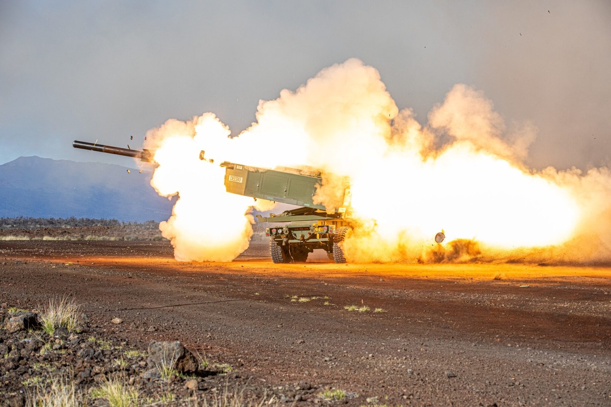M142 HIMARS армии США проводит учения с боевой стрельбой . Хорватия присоединяется к растущему числу европейских стран, принимающих эту. Фото: армия США