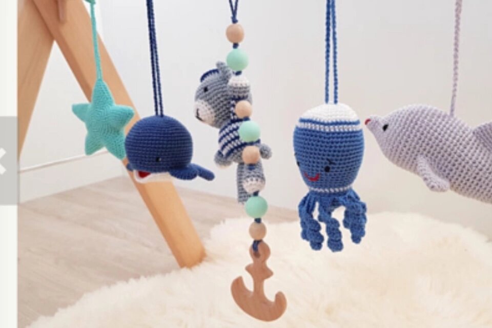 По этому фото из интернета я вязала свои первые игрушки.