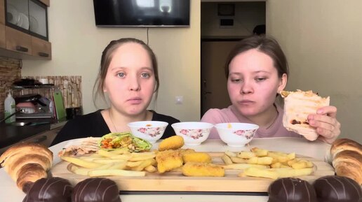 МУКБАНГ| Шаурма домашняя 🥙 Картофель фри 🍟 Наггетсы 😋